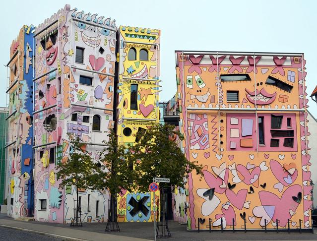 Happy RIZZI House